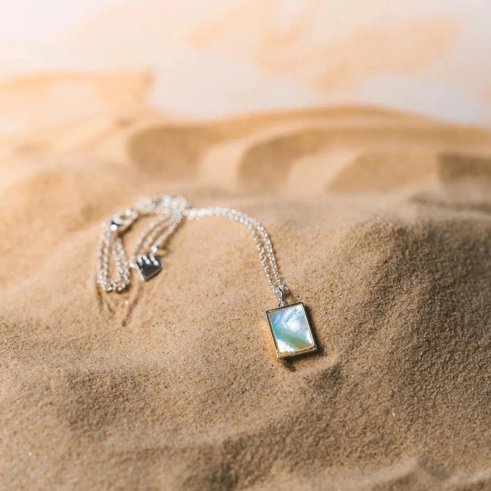 BNWT - Genuine Mother of Pearl Necklace by Wanderlust & Co. .925 Sterling Silver